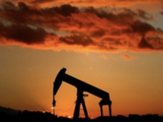 Giá dầu xuống thấp nhất một năm, dự báo năm tới ra sao?