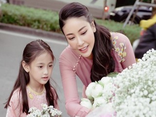 Hoa hậu Hà Kiều Anh và con gái mỗi lần xuất hiện là gây thương nhớ